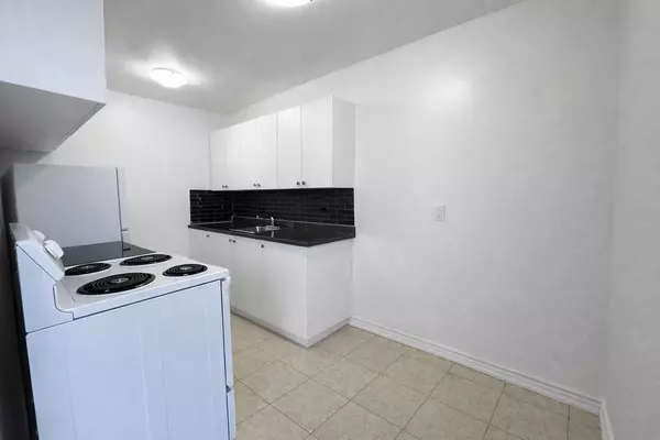 Toronto E09, ON M1G 1A2,35 Confederation DR #715