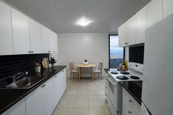 Toronto E09, ON M1G 1A2,35 Confederation DR #715