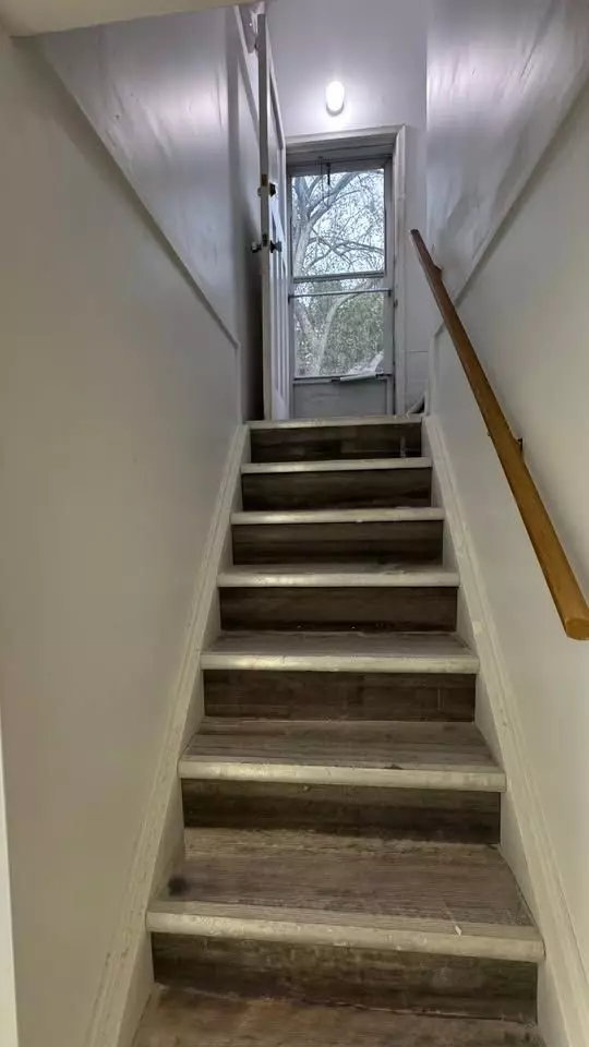 Clarington, ON L1C 1B8,24 parkway CRES