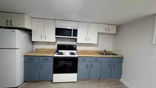 Clarington, ON L1C 1B8,24 parkway CRES