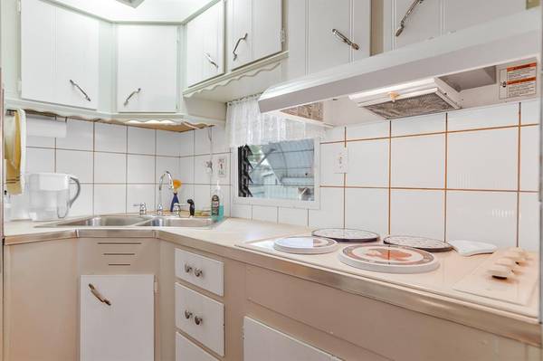 Davie, FL 33324,8573 SW 16th St