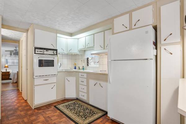 Davie, FL 33324,8573 SW 16th St