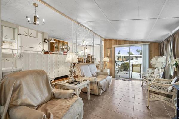 Davie, FL 33324,8573 SW 16th St