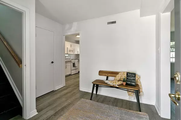 Collingwood, ON L9Y 2K1,53 Collins ST #1