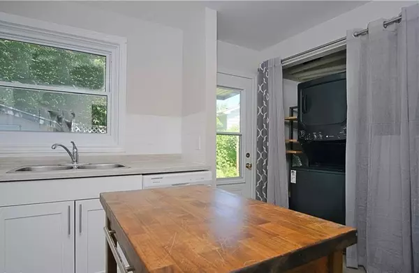 Collingwood, ON L9Y 2K1,53 Collins ST #1