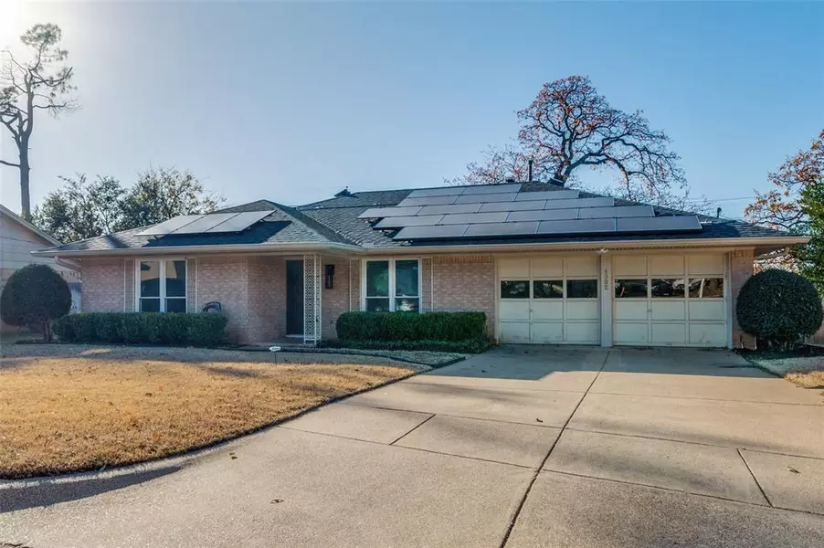 1902 Green Meadow Court, Arlington, TX 76013