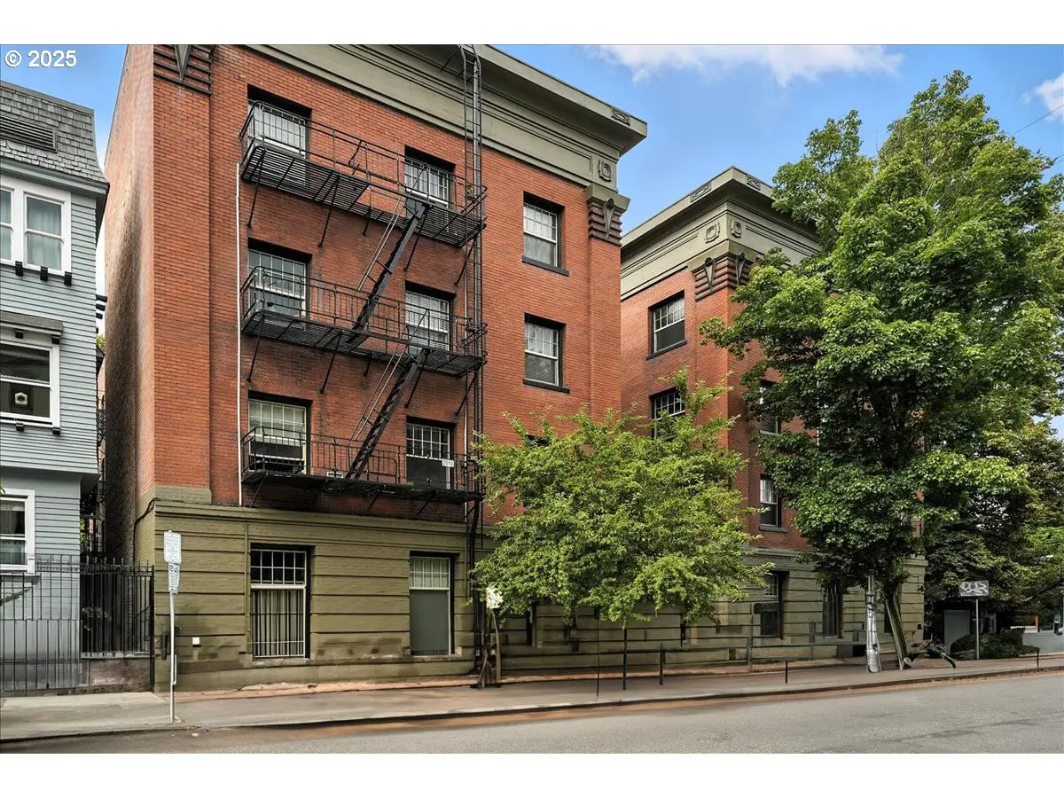 Portland, OR 97210,2109 NW IRVING ST #211