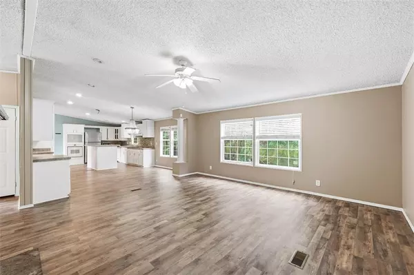 Hewitt, TX 76643,105 Bridle Trail