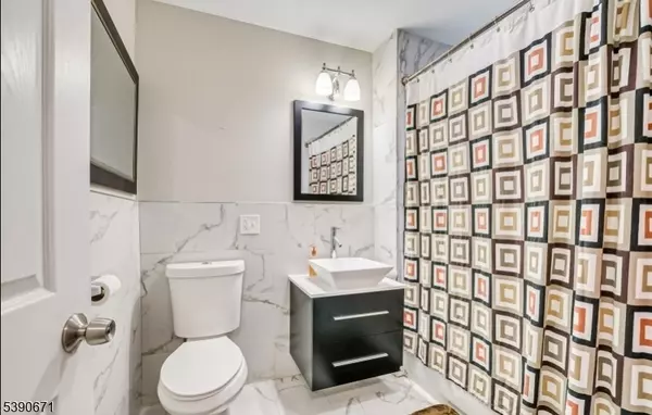 Newark City, NJ 07106,86 Mead St