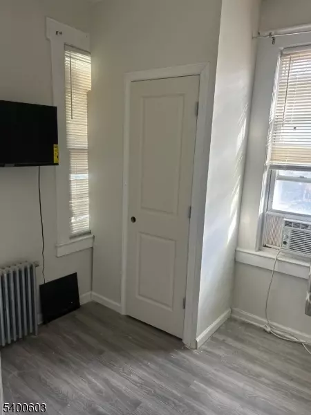 Newark City, NJ 07112,241 Osborne Ter