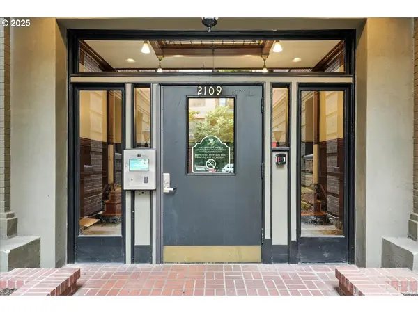 2109 NW IRVING ST #211, Portland, OR 97210