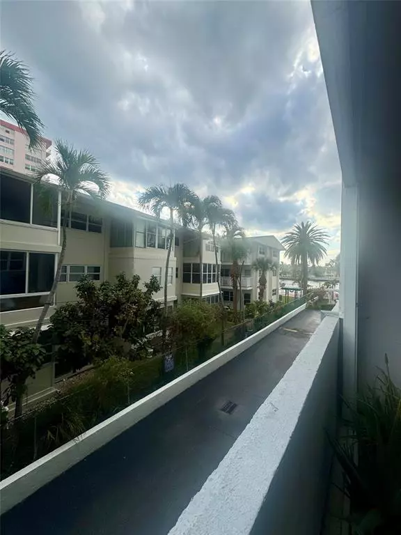 3113 S Ocean Dr #209, Hallandale Beach, FL 33009