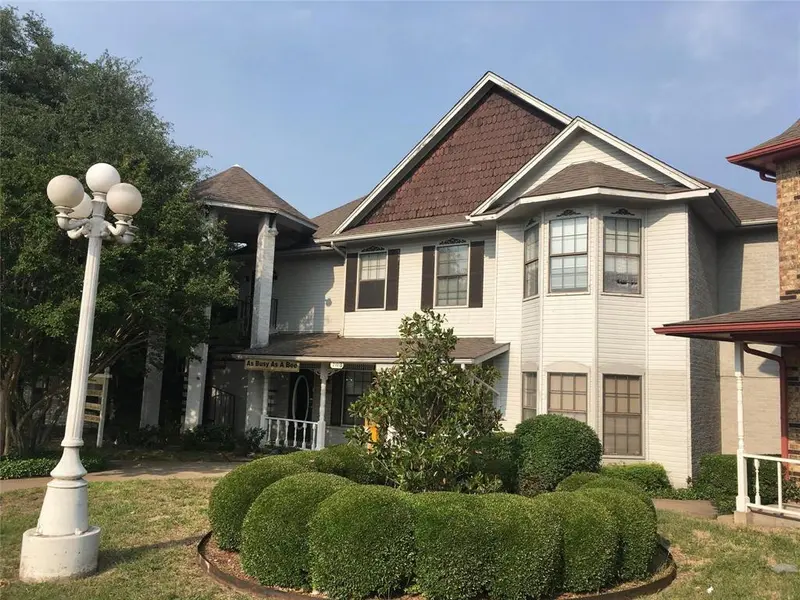 210 S Cedar Ridge Drive #B, Duncanville, TX 75116