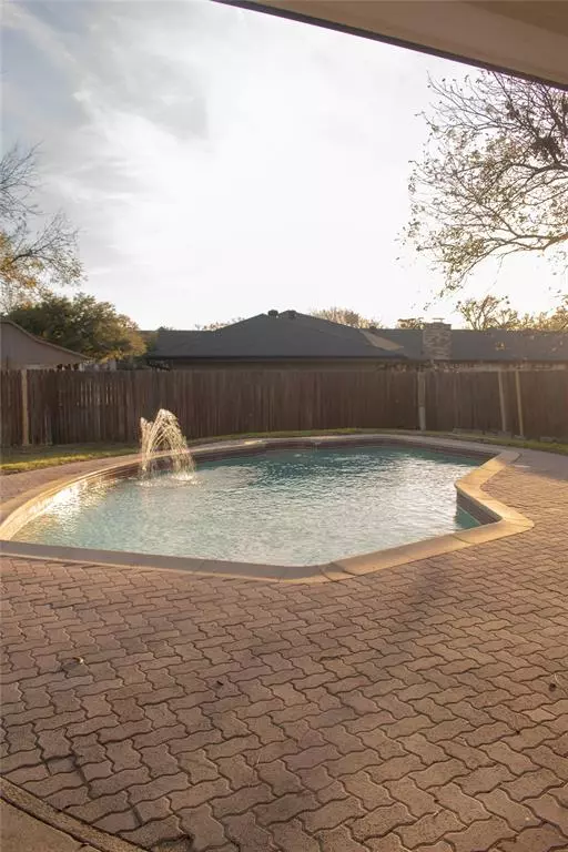 Pantego, TX 76013,2808 Peachtree Lane