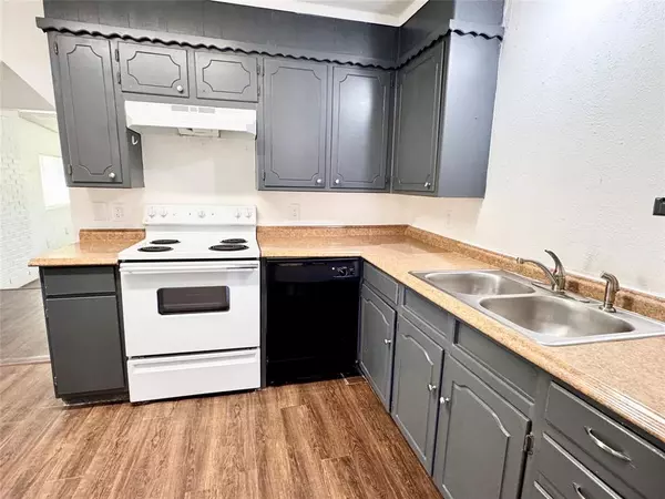 Burleson, TX 76028,141 NW Jayellen Avenue