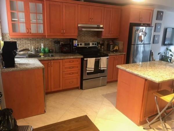 623 College ST #301, Toronto C01, ON M6G 1B5