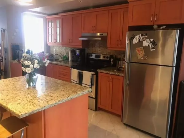 Toronto C01, ON M6G 1B5,623 College ST #301