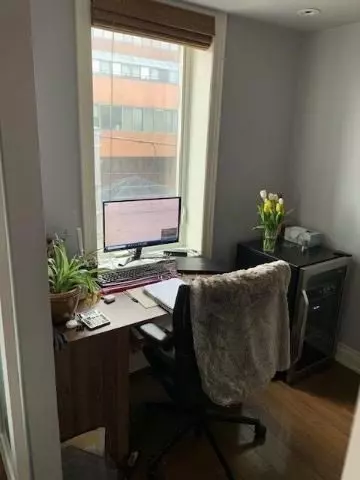 Toronto C01, ON M6G 1B5,623 College ST #301