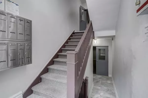 Toronto E02, ON M4E 2R4,98 Leuty AVE #B1