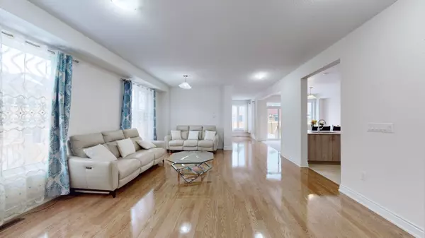 East Gwillimbury, ON L9N 0T4,19 Meadow Vista CRES