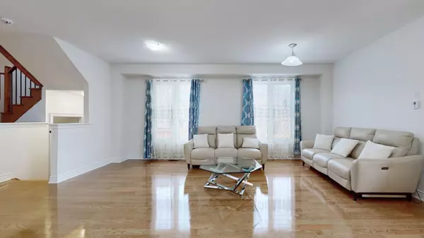 East Gwillimbury, ON L9N 0T4,19 Meadow Vista CRES