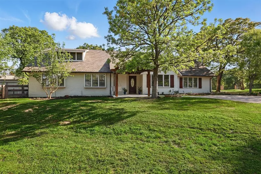 841 Caublestone Hill Drive, Argyle, TX 76226