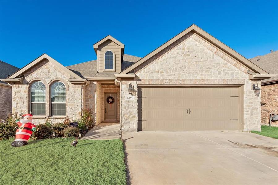 10501 Fountain Gate Street, Aubrey, TX 76227