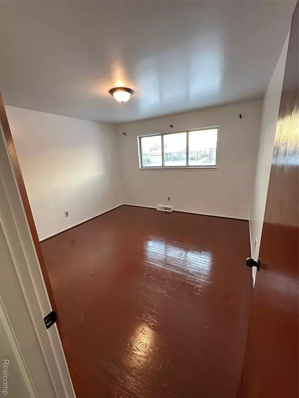 Sterling Heights, MI 48310,2995 Groves DR