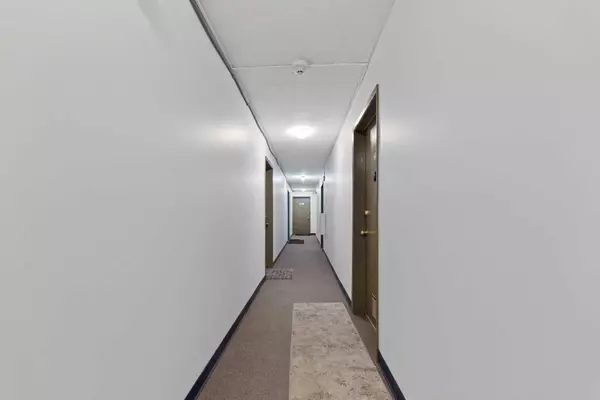 Calgary, AB T2K 1A2,4328 4 ST NW #204