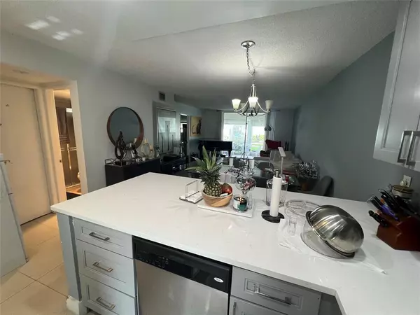 Deerfield Beach, FL 33441,1040 SE 4th Ave #123