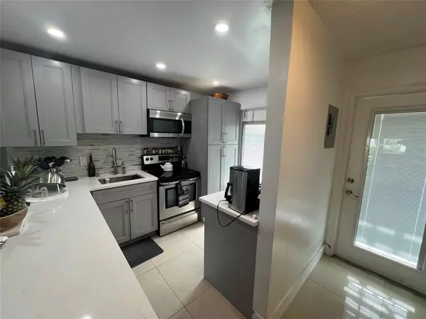 Deerfield Beach, FL 33441,1040 SE 4th Ave #123