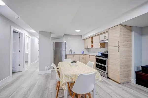 Cyrville - Carson Grove - Pineview, ON K1B 3N3,1149 B PARISIEN ST #B