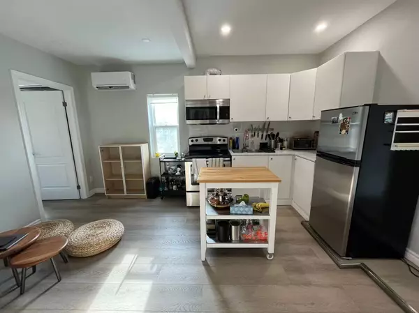 Toronto E03, ON M4K 3L3,850 Carlaw AVE #3rd Flr