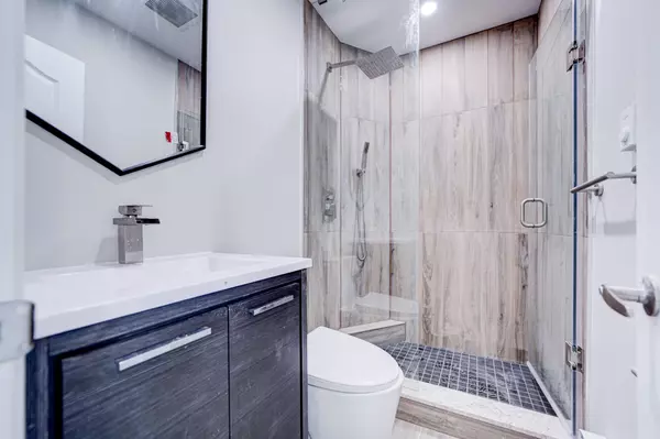 Toronto E03, ON M4K 3L3,850 Carlaw AVE #3rd Flr