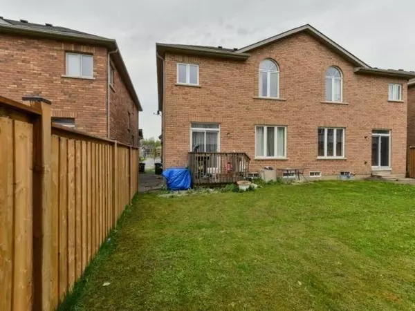 Brampton, ON L7A 0W1,15 Baby Pointe TRL #(Upper)