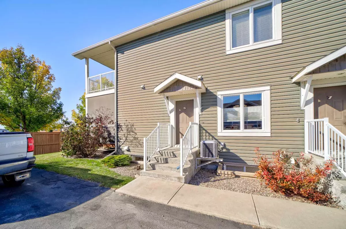 Lethbridge, AB T1H6Z3,205 Lettice Perry RD N ##6