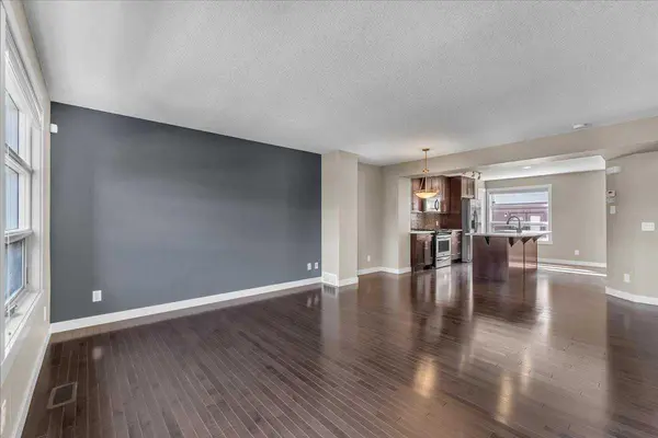 Calgary, AB T3H 0H6,25 Aspen Hills GN SW