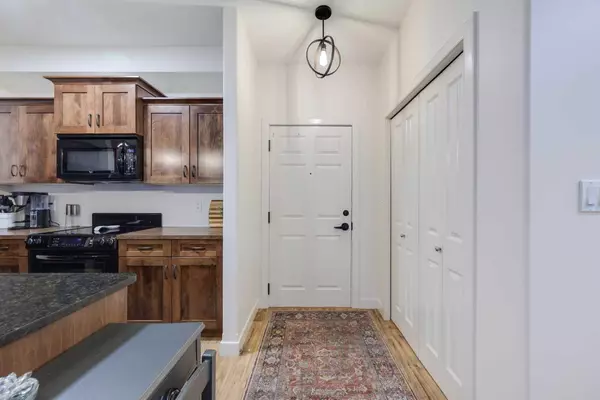 Red Deer, AB T4N 6N5,5213 61 ST #211