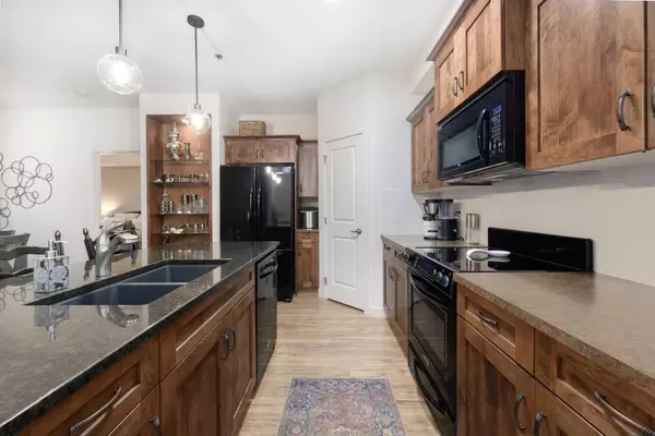 Red Deer, AB T4N 6N5,5213 61 ST #211