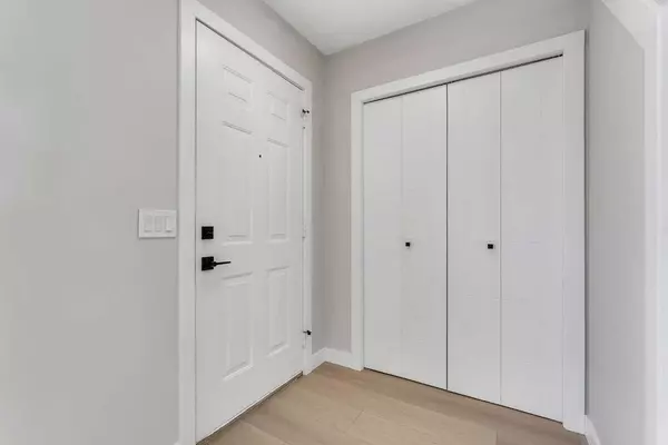 Calgary, AB T1Y 7A4,25 San Diego WAY NE