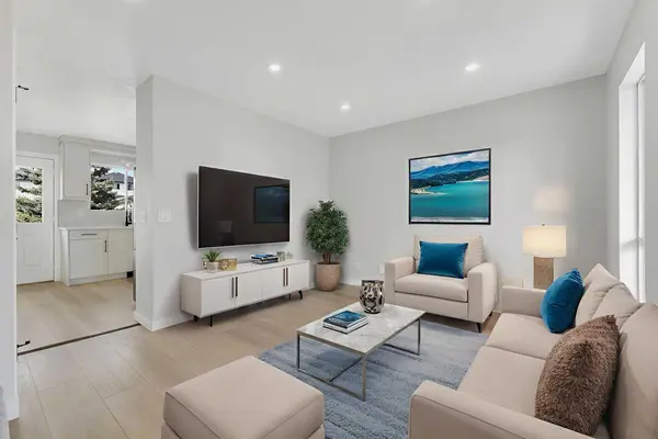 Calgary, AB T1Y 7A4,25 San Diego WAY NE