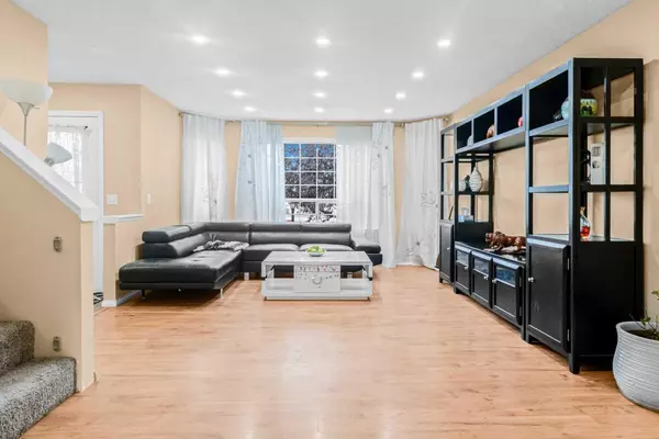 Calgary, AB T1Y 6Y3,265 Fresno PL NE