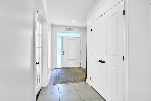 Blossom Park - Airport And Area, ON K1T 0S1,32 Aconitum WAY