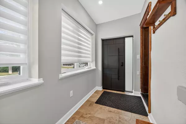 Barrie, ON L4M 3H7,108 Owen ST