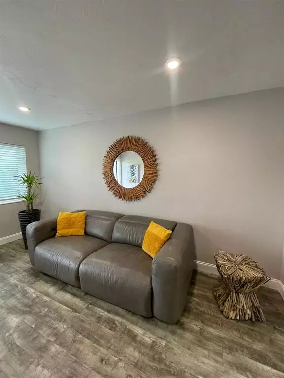 Fort Lauderdale, FL 33315,402 SW 12th St