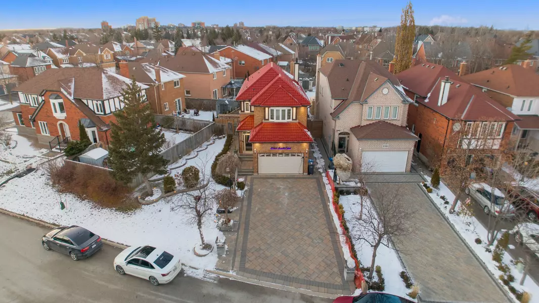 2565 Scarth CT, Mississauga, ON L5M 5L2