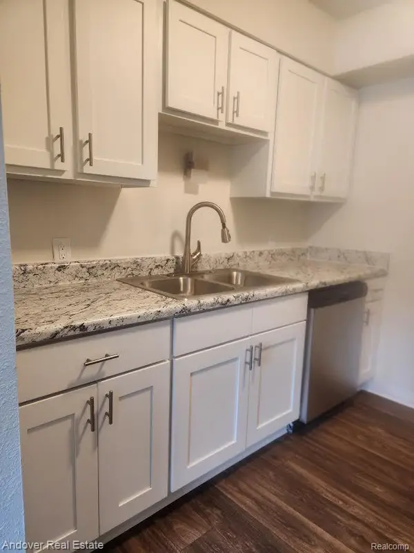 Jackson, MI 49202,3021 N POINTE DR