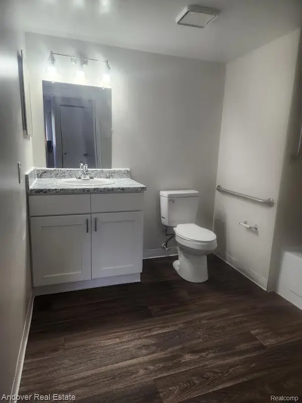 Jackson, MI 49202,3021 N POINTE DR