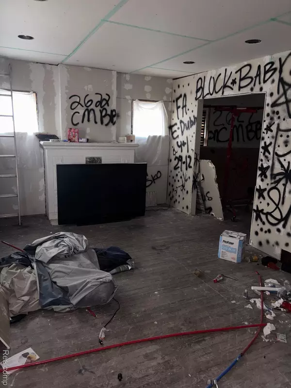 Detroit, MI 48204,10328 Crocuslawn ST