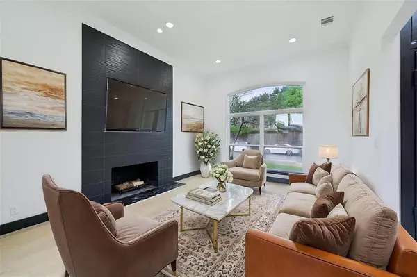 Dallas, TX 75287,4219 Hollow Oak Drive